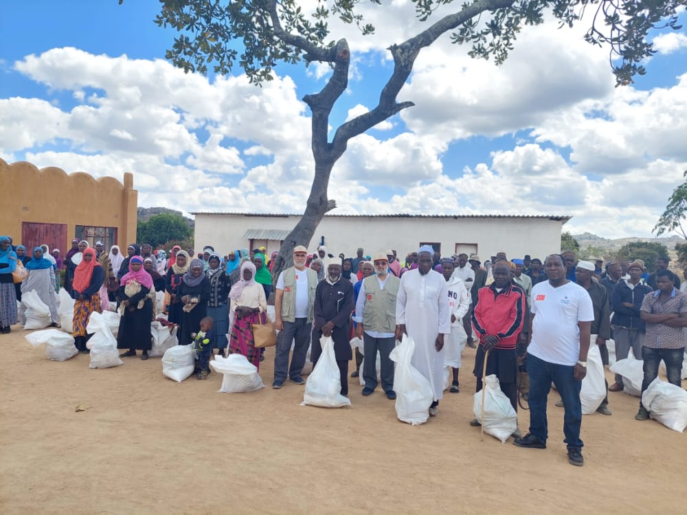 Dost Eli of Turkey distributes food to needy families in Darwendale