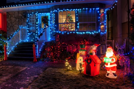 5 Tips For Hanging Outdoor Christmas Lights